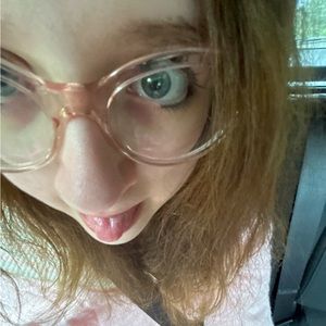 Meet your Posher, Roxanne